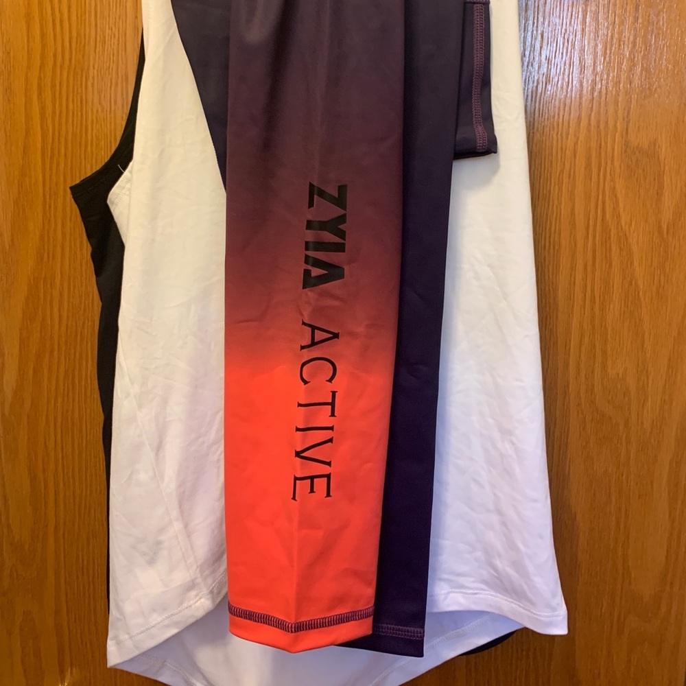 Zyia light and tight purple ombré leggings